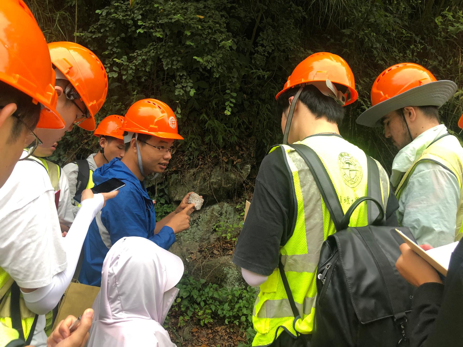 我校中国地质大学（武汉）国际学生野外地质实习：锤炼专业本领 认识中国河山